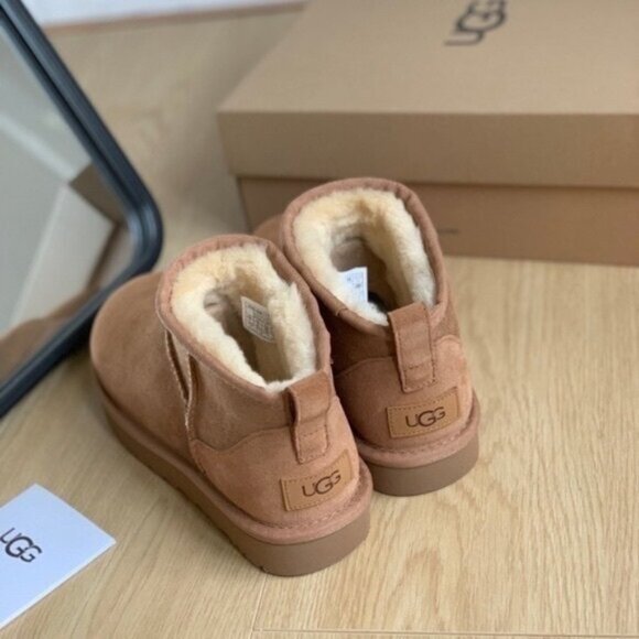 UGG Women's Classic Ultra Mini Boots - Picture 6 of 6